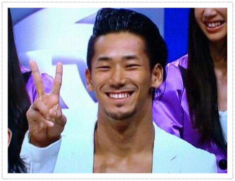 小林直己、笑顔