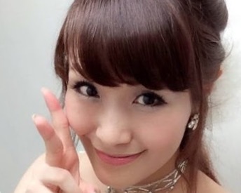 星谷美友、契約違反